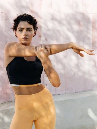 Biustonosz treningowy ze średnim wsparciem damski 4F