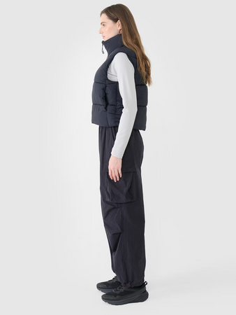 Bezrękawnik puchowy cropped z wypełnieniem syntetycznym damski 4F 4FWSS25TVJAF182-20S