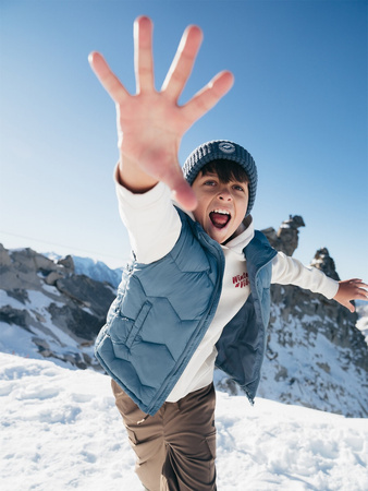 Bezrękawnik puchowy z wypełnieniem syntetycznym chłopięcy 4F 4FJRAW25TVJAM325-32S