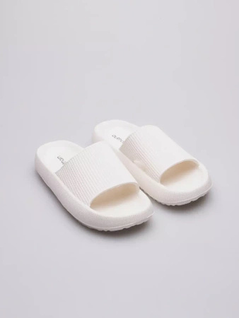 Klapki damskie piankowe na plażę Outhorn OTHWSS24FSLIF004-11S